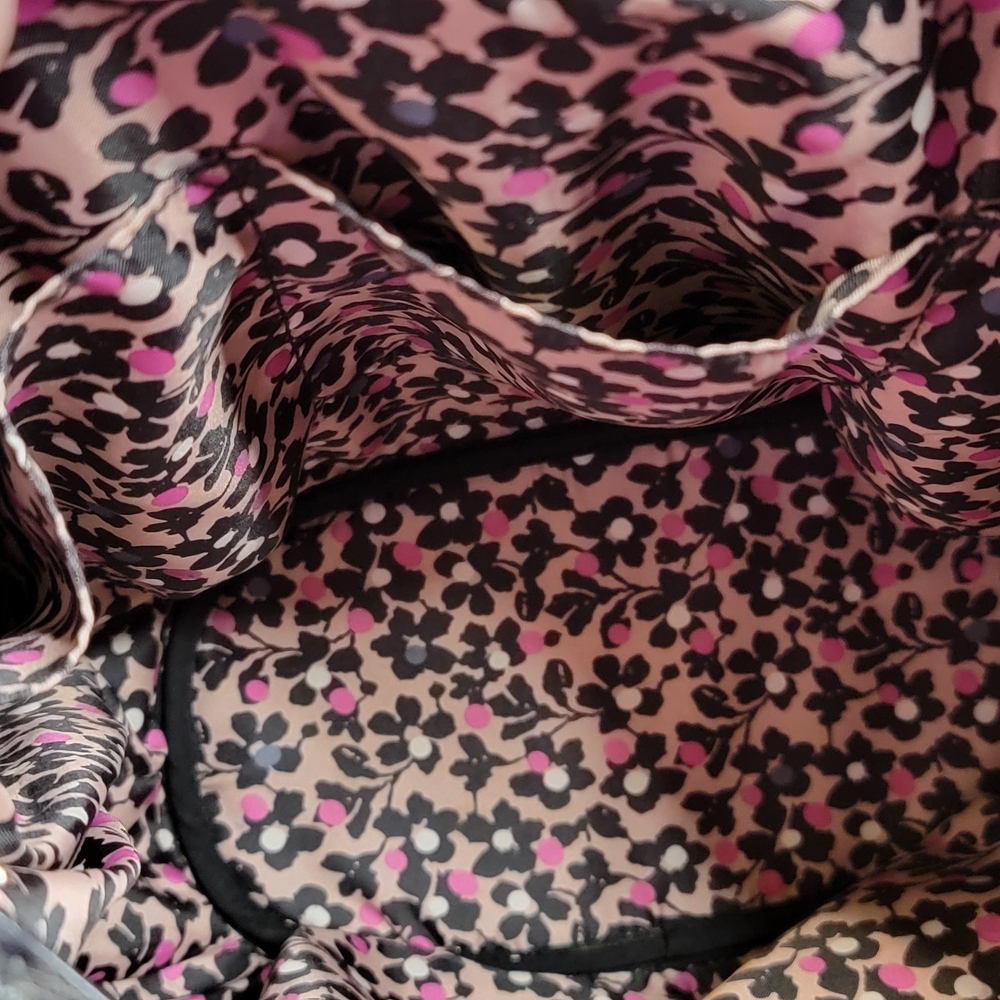 #649 Vera Bradley Black Quilted Tote +Bonus Bunny Sparkly Bag Charm - Picture 7 of 14